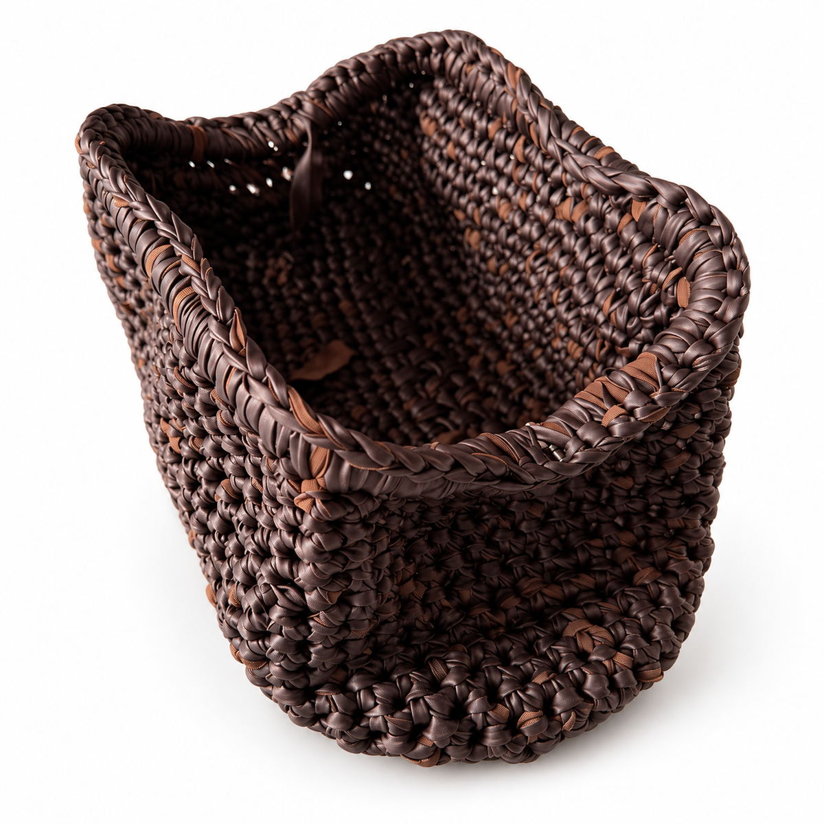 Clutch tejido a mano en vinipiel café chocolate, vista abierta